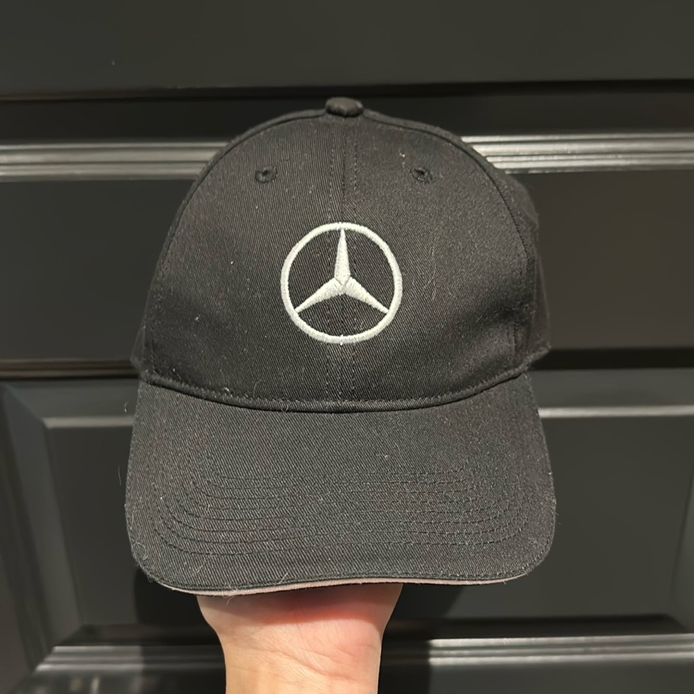 Mercedes Benz hat
